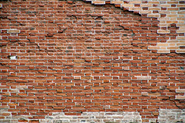 Masonry of red clay ceramic bricks. The walls are subject to destruction in time.