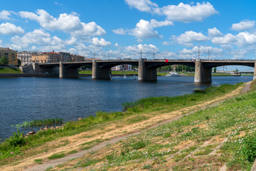 Fototapeta premium Новый Волжский мост через реку Волга в Твери.