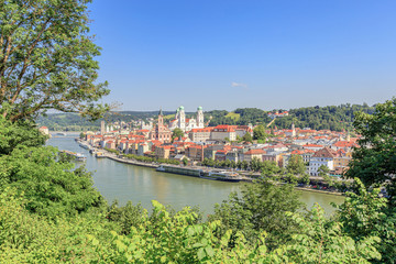 Fototapeta na wymiar Passau with old town and Donaulände riverfront