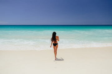 Fototapeta na wymiar woman on beach vacation in tropics