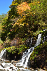Fototapeta na wymiar water fall in autumn, sunny day
