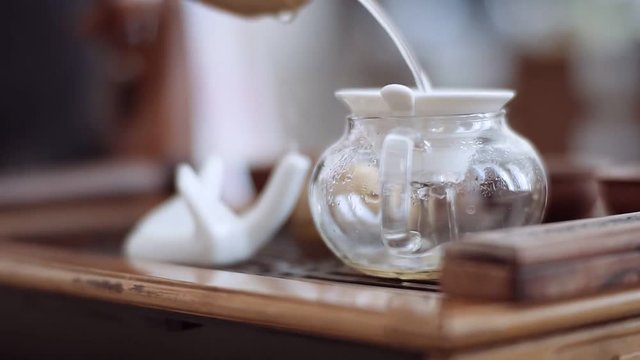 Close-up, pour the fragrant puer into the kettle through a sieve