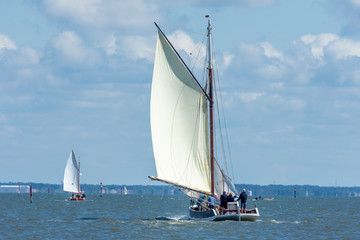 Obraz premium CAP FERRET (Bassin d'Arcachon, France), voiliers sur le bassin 