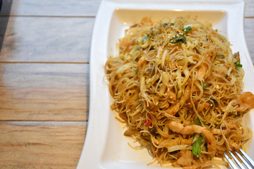 Rice noodles with shredded pork