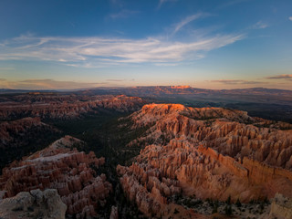 Fototapeta na wymiar Beautiful sunset view of the Bryce Canyon National Park at Bryce Point