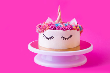 cake a unicorn on a pink background