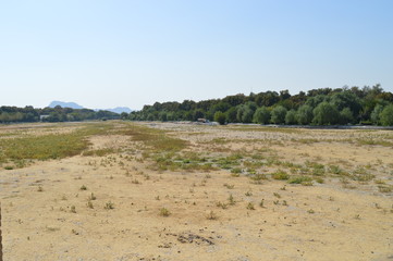 Iran, Isfahan, river, Zayanderud, dried-up river.