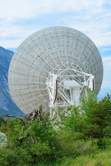 Parabolantennnen in Leuk, Wallis, Schweiz