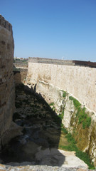 Fototapeta na wymiar Castillo y torre del homenaje en ruinas. 