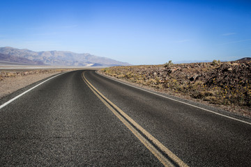 Fototapeta na wymiar Road through the center of Death Valley.