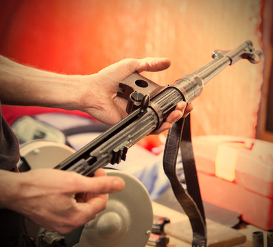submachine gun MP-38 in the hands of a master