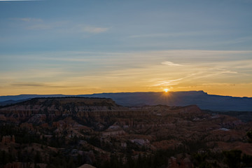 Fototapeta na wymiar Sunrise of the famous Bryce Canyon National Park from Sunrise Point