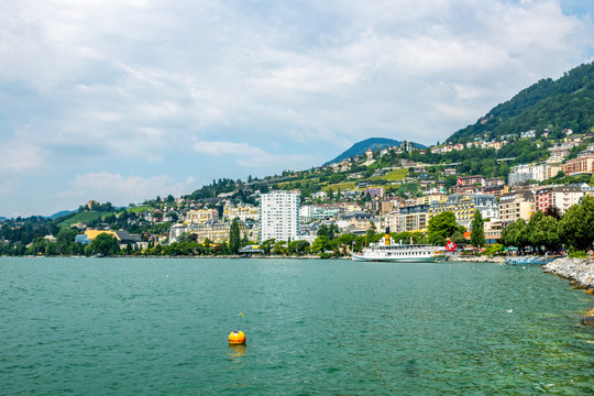 Blick auf Montreux, Genfer See, Schweiz 