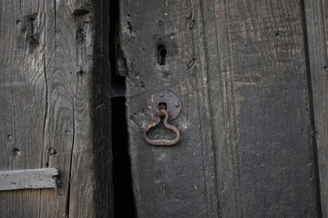 Puerta de madera muy antigua