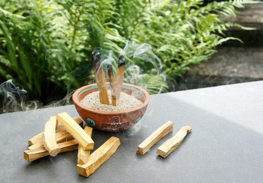 Quemar palo santo