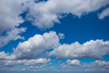 Obraz na płótnie Canvas blue sky with cumulus clouds, natural background