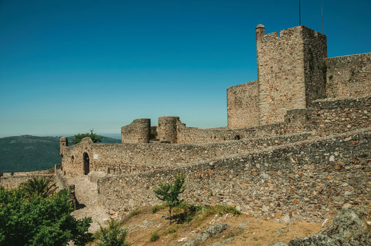 Pathway going to the gate at the wall of the Marvao Castle