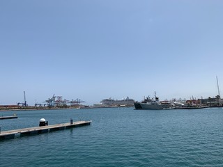 Fototapeta na wymiar ship in port