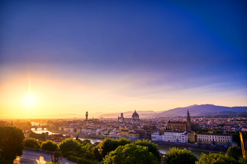 Obraz premium The sunset over Florence, capital of Italy’s Tuscany region.