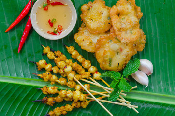 Phan Thiet street foods made from squid: grilled squid cake and fried squid's mouth - Rang muc nuong