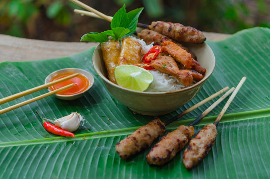 Bun thit nuong - Vietnamese grilled pork and rice noodles: It is a mix of vermicelli noodles, grilled pork, spring rolls, eaten along with vegetable and sour and sweet fish sauce.