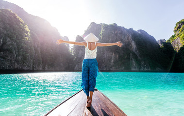 Beautiful woman making an excursion to phi phi island and maya beach in Thailand - obrazy, fototapety, plakaty