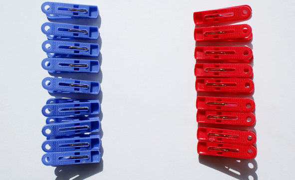 background of blue and red objects arranged in a strictly defined order