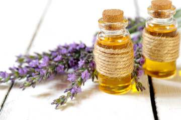 Obraz na płótnie Canvas Lavender oil and lavender flowers on white background