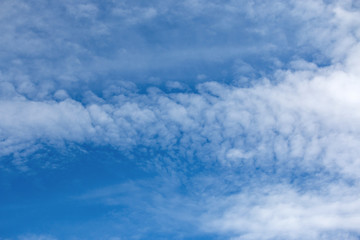 Obraz premium white clouds in bright blue sky