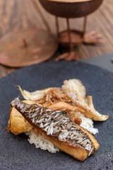 Mojarra frita en mole verde