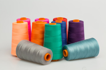 Bobines de Fio Industrial com cores