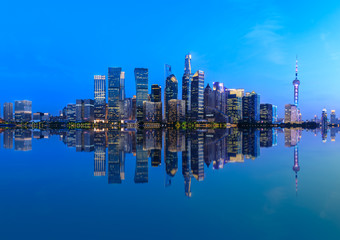Obraz premium Shanghai skyline with modern urban skyscrapers at night,China
