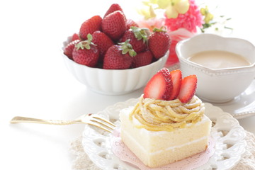 Marron and strawberry cake