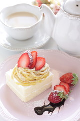 Marron and strawberry cake