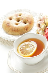 Lemon tea and foccacia