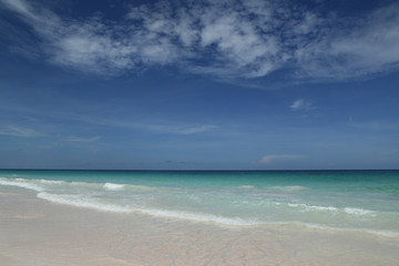 Fototapeta na wymiar A beautiful Caribbean beach at Harbor Island, Bahamas