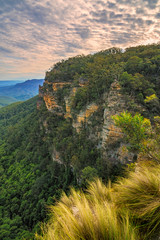 hiking the overcliff walk in the blue mountains national park, australia