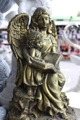 Fototapeta premium statue of an angel in cemetery