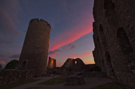 Sonnenuntergang in der Burgruine