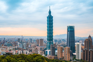 Obraz premium Skyline of Taipei cityscape Taipei 101 Budynek finansowego miasta Tajpej, Tajwan