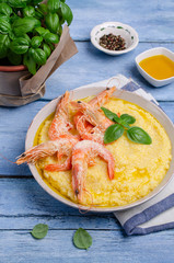 Large untreated shrimp with polenta