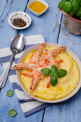 Large untreated shrimp with polenta