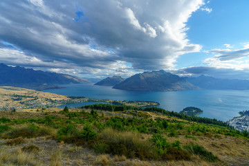 Fototapeta premium hiking the queenstown hill walkway, lake waktipu, new zealand 32