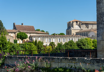 Fototapeta na wymiar SAINT-EMILION (Gironde, France) près de Bordeaux, vue sur le village