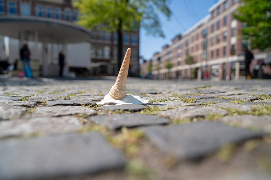    Melting soft serve ice cream