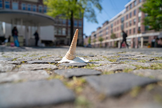    Melting soft serve ice cream