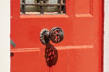 Poignée de porte en métal torsadé .