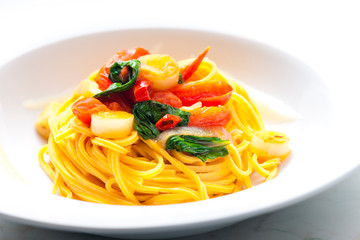 spaghetti with chilli tomatoes and spinach