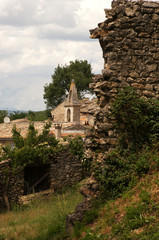 Fototapeta na wymiar Ruine et clocher