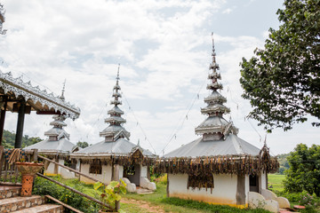 Obraz premium Phusama Temple near Sutongpe bridge in Maehongson,Thailand